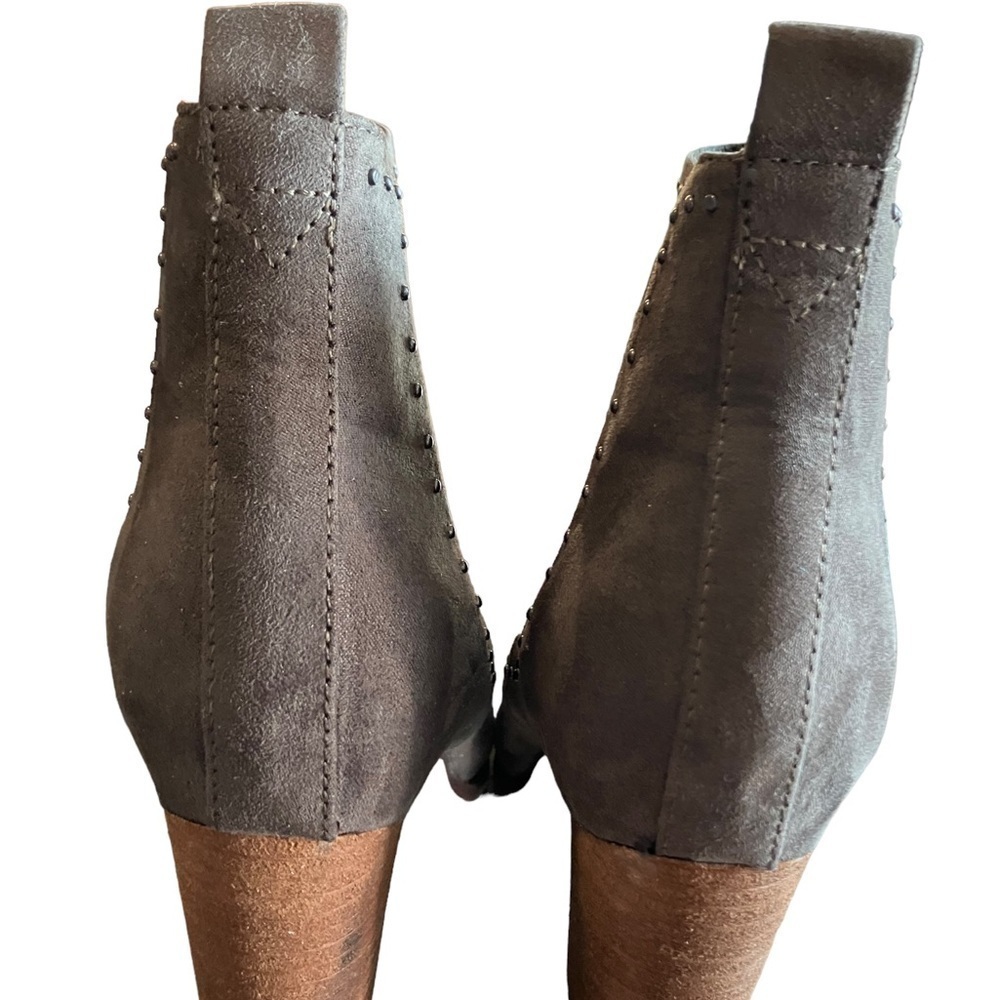 Crown Vintage Beige  Green Embossed Beads Suede 2.5” Heeled Ankle Boots SlipOn 6 - Picture 7 of 12
